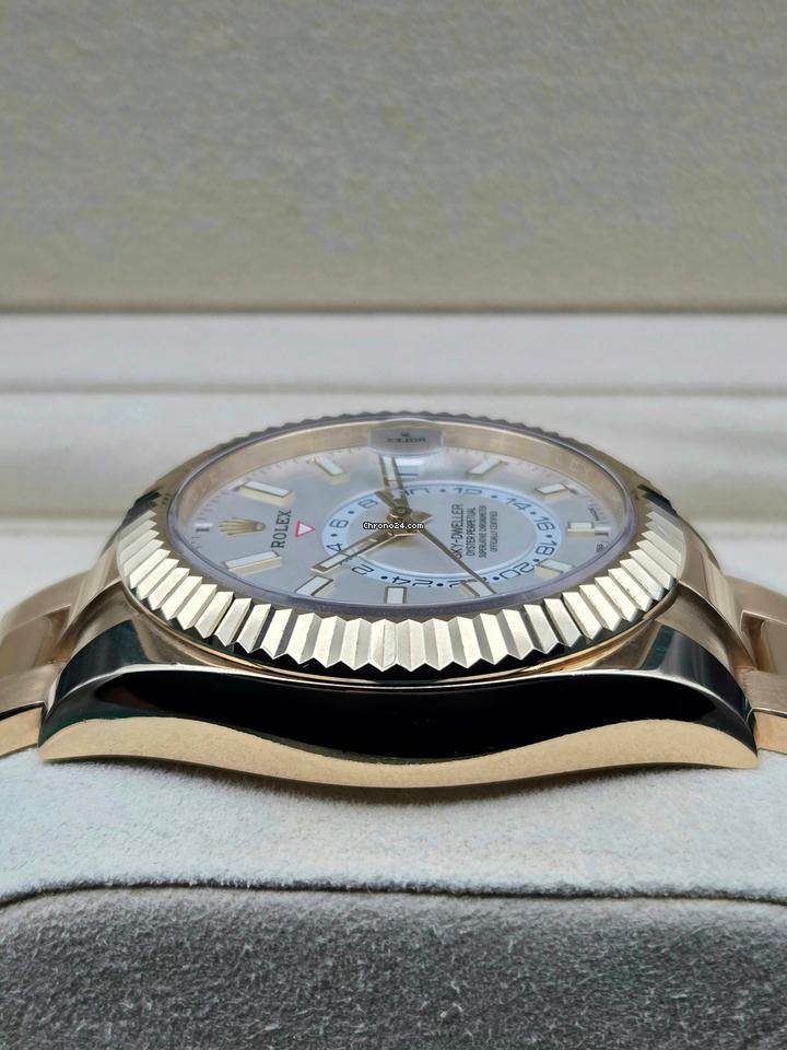 Rolex Sky-Dweller, Gold White Dial. Automatic - Amoda
