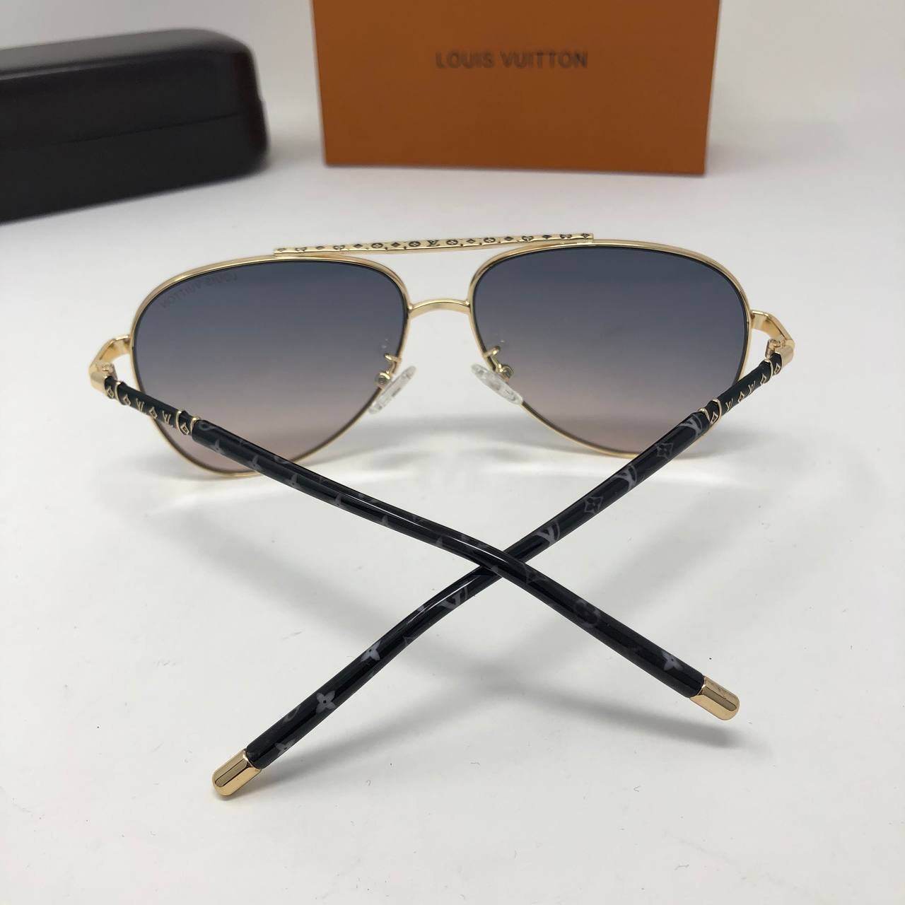 Louis Vuitton Aviator glasses with gold fame - Amoda