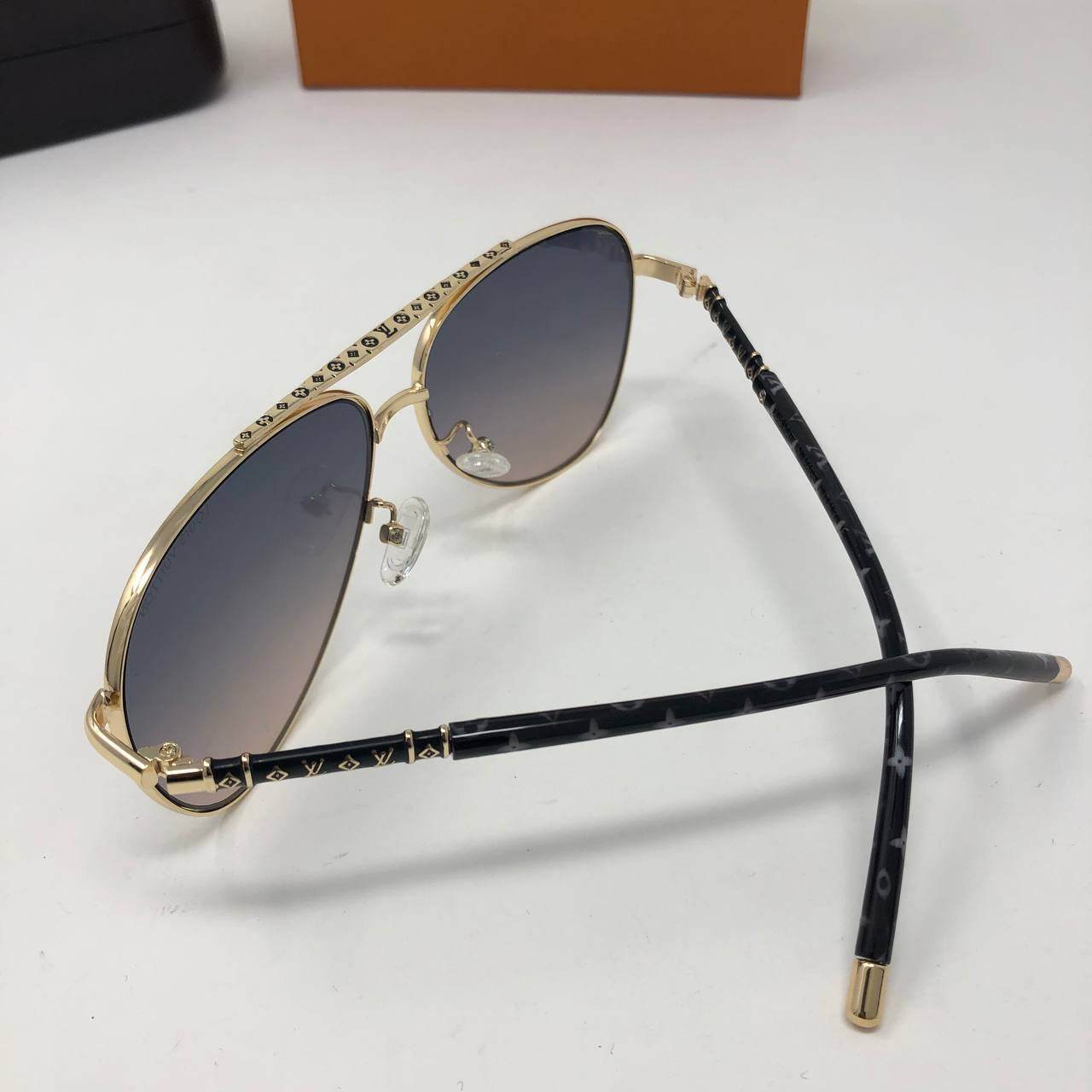 Louis Vuitton Aviator glasses with gold fame - Amoda