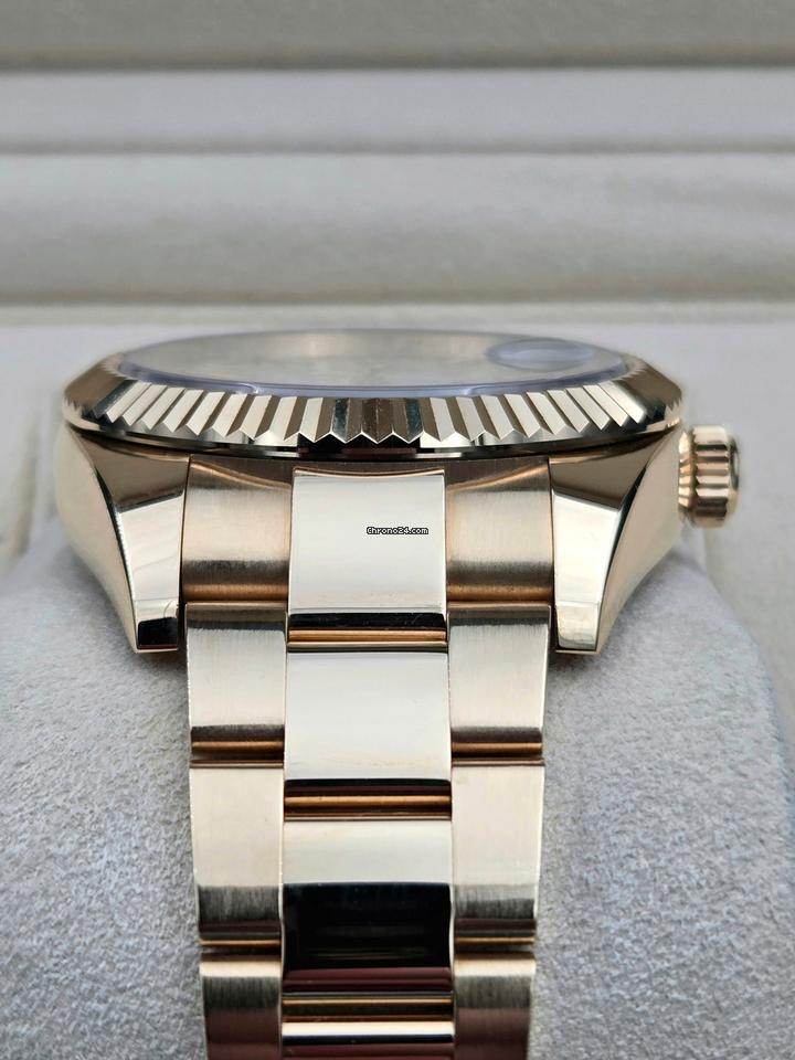 Rolex Sky-Dweller, Gold White Dial. Automatic - Amoda